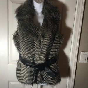 Regent Faux Fur Vest. ⭐️⭐️